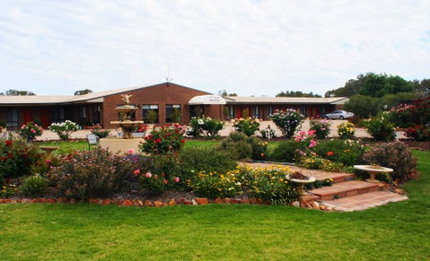 Newell Motor Inn Narrandera - Surfers Gold Coast 1