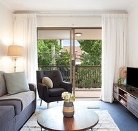 Newly-furnished 2-Bed Apartment with Gym and Pool - Surfers Gold Coast