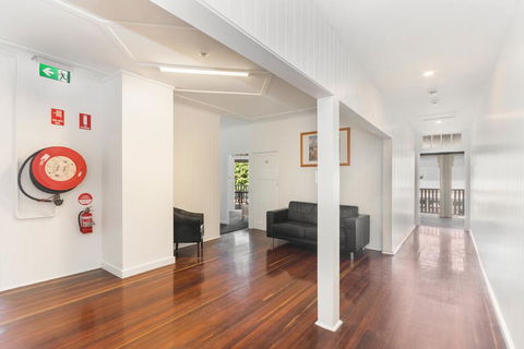 Newmarket Hotel - Surfers Gold Coast 3