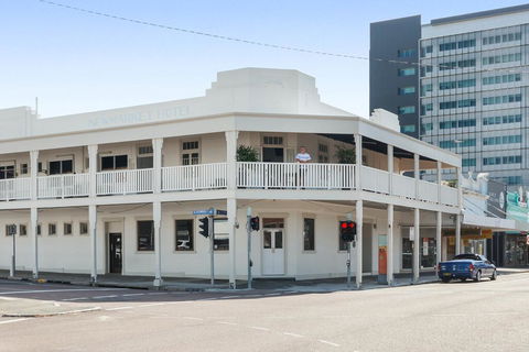 Newmarket Hotel - Surfers Gold Coast 2