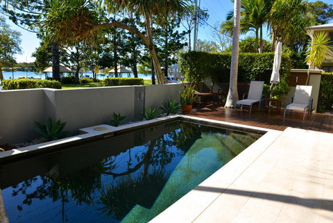 Noosa Water Views - Surfers Gold Coast 2