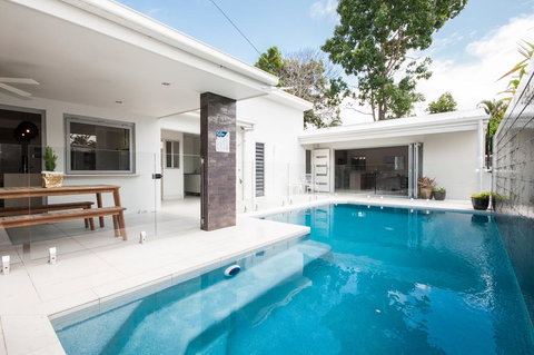 Noosaville Hideaway - Surfers Gold Coast 1