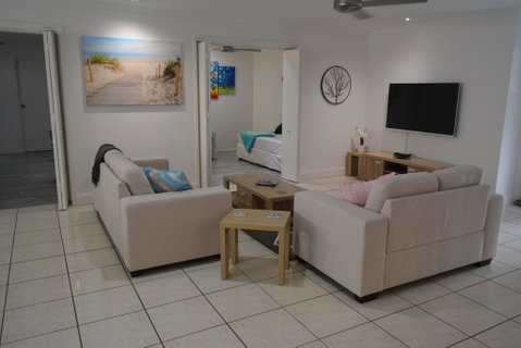 Oasis On Nautilus - Surfers Gold Coast 1