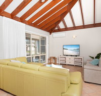 Occy's  Fingal Bay - Surfers Gold Coast