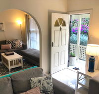 Ocean Beach Cottage - Surfers Gold Coast