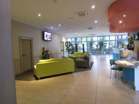 Ocean View Studios 75 The Strand, Free Fast Wifi/Foxtel - Surfers Gold Coast 2