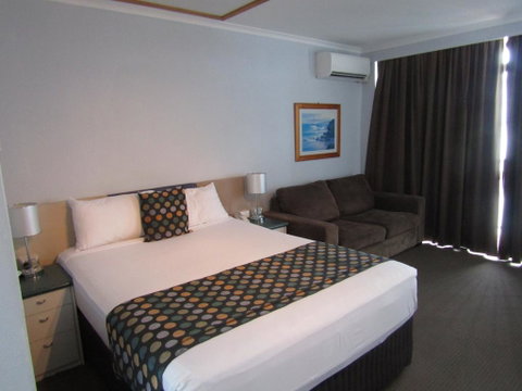 Ocean View Studios 75 The Strand, Free Fast Wifi/Foxtel - Surfers Gold Coast 3