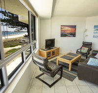 Oceanside Resort - Absolute Beachfront Apartments - Surfers Gold Coast