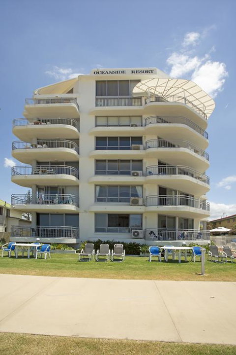 Oceanside Resort - Absolute Beachfront Apartments - Surfers Gold Coast 3