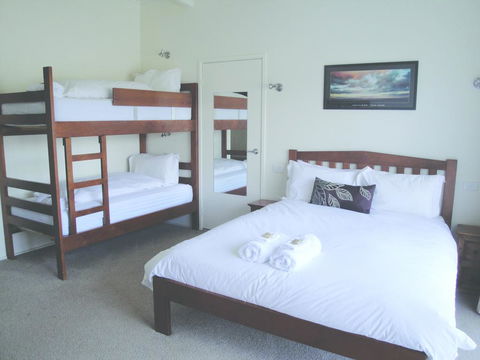 Off Mountain Accommodation - Surfers Gold Coast 3