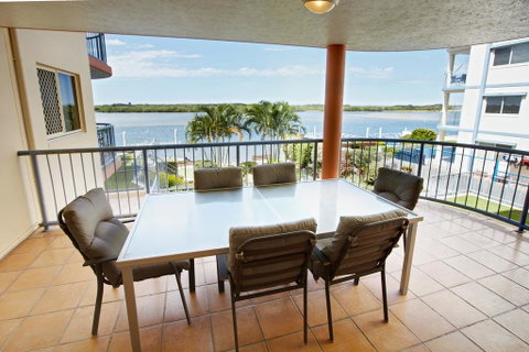 On The River Apartments - Surfers Gold Coast 1