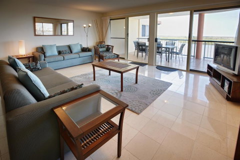 On The River Apartments - Surfers Gold Coast 2