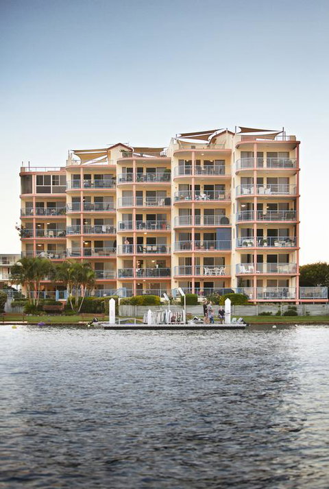 On The River Apartments - Surfers Gold Coast 3