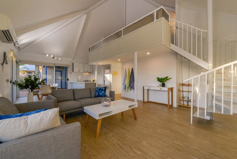 Osprey Holiday Village Unit 106 - Trendy 3 Bedroom Holiday Villa With A Pool In The Complex - Surfers Gold Coast 0