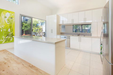 PALM COURT RETREAT - MORNINGTON - Surfers Gold Coast 3