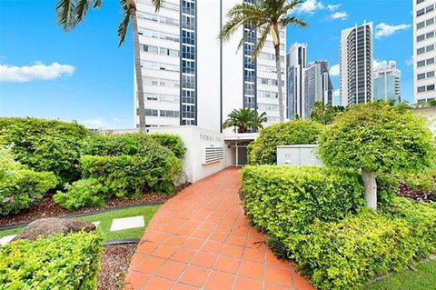 Panorama Tower Riverfront Apartments - Surfers Gold Coast 1