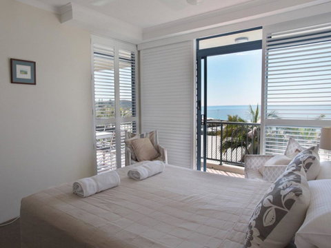 Panoramic Ocean Views Of Sunshine Beach Unit 5 Vista Pacific 12 Bryan Street - Surfers Gold Coast 3
