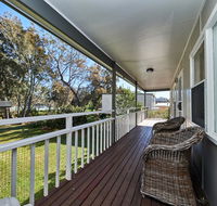 Paradise Bungalow Waterfront - Surfers Gold Coast