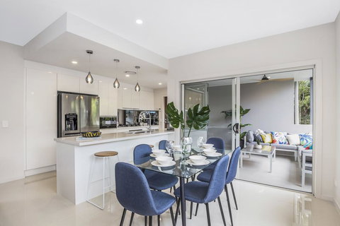 Park Avenue Luxe Townhouse Brand New Sleeps 9 - Surfers Gold Coast 3