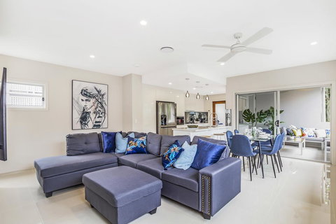Park Avenue Luxe Townhouse Brand New Sleeps 9 - Surfers Gold Coast 0