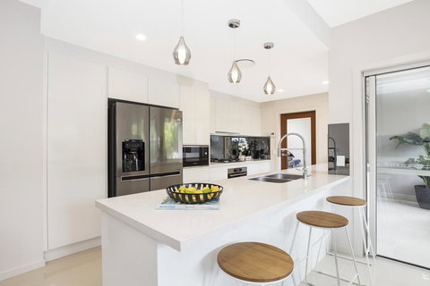 Park Avenue Terrace House Sleeps 9 - Surfers Gold Coast 3