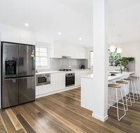 Park Avenue Terrace House Sleeps 9 - Surfers Gold Coast