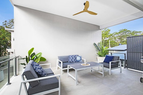 Park Avenue Terrace House Sleeps 9 - Surfers Gold Coast 2