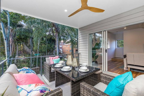 Park Avenue Townhouse Retreat Brisbane Sleeps 10 - Surfers Gold Coast 2