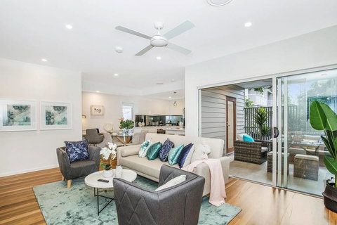Park Avenue Townhouse Retreat Brisbane Sleeps 10 - Surfers Gold Coast 0