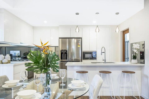 Park Avenue Townhouse Retreat Brisbane Sleeps 10 - Surfers Gold Coast 1