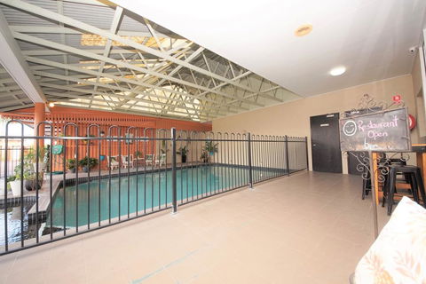 Parkside Motel & Licensed Restaurant - Surfers Gold Coast 3