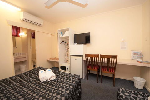 Parkside Motel & Licensed Restaurant - Surfers Gold Coast 2