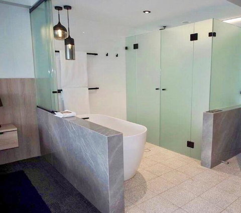 Pasadena Sydney - Surfers Gold Coast 0