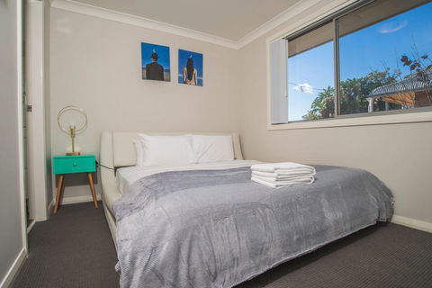 PEACEFUL 2Kingbed RootyHill Townhouse Near Station - Surfers Gold Coast 1