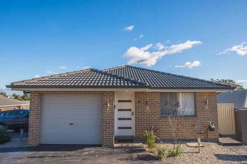 PEACEFUL 2Kingbed RootyHill Townhouse Near Station - Surfers Gold Coast 2