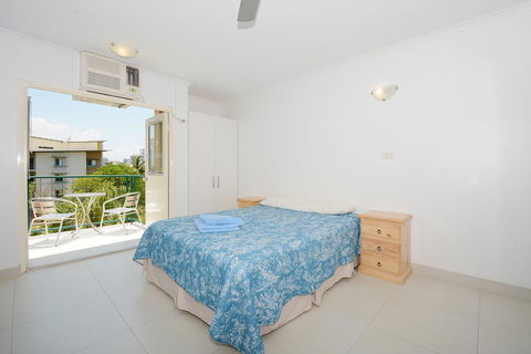 Peninsular Apartments - Surfers Gold Coast 2