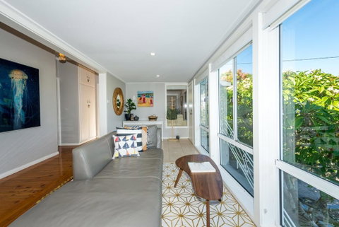 Pet Friendly 5 Victor Parade - Surfers Gold Coast 1