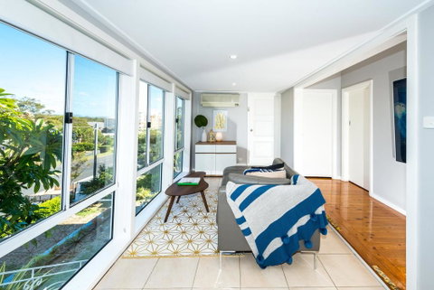 Pet Friendly 5 Victor Parade - Surfers Gold Coast 0