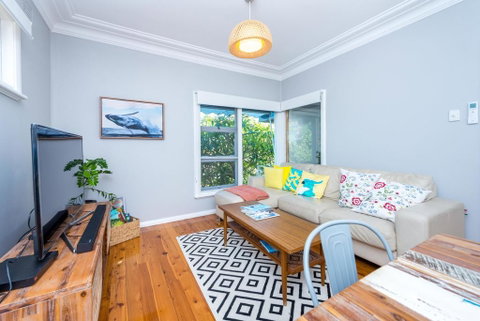 Pet Friendly 5 Victor Parade - Surfers Gold Coast 3