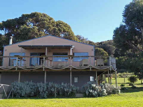 Pine Scrub Beach House - Surfers Gold Coast 1