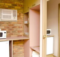 Pines Country Club Motor Inn - Surfers Gold Coast