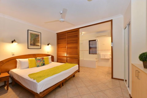 Poolside @ Hibiscus - Surfers Gold Coast 1