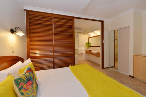 Poolside @ Hibiscus - Surfers Gold Coast 2