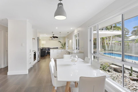 Poolside Noosa Oasis - Pet Friendly - Surfers Gold Coast 1