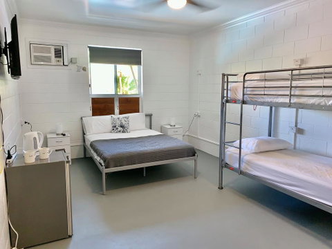 Port Douglas Backpackers - Surfers Gold Coast 2