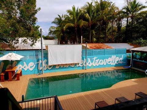 Port Douglas Backpackers - Surfers Gold Coast 1