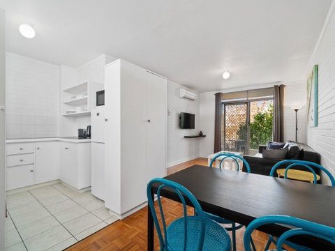 Pronto Apartments - Surfers Gold Coast 1
