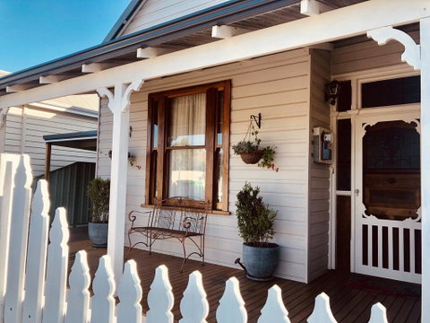 Railway Cottage - Surfers Gold Coast 1