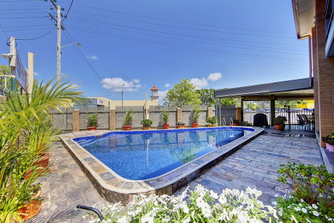 Raintree Motel - Surfers Gold Coast 1