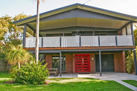 Red Door Beach House - Marcoola Beach - PET FRIENDLY, FOXTEL, WIFI, 500 BOND, Linen Supplied - Surfers Gold Coast 0